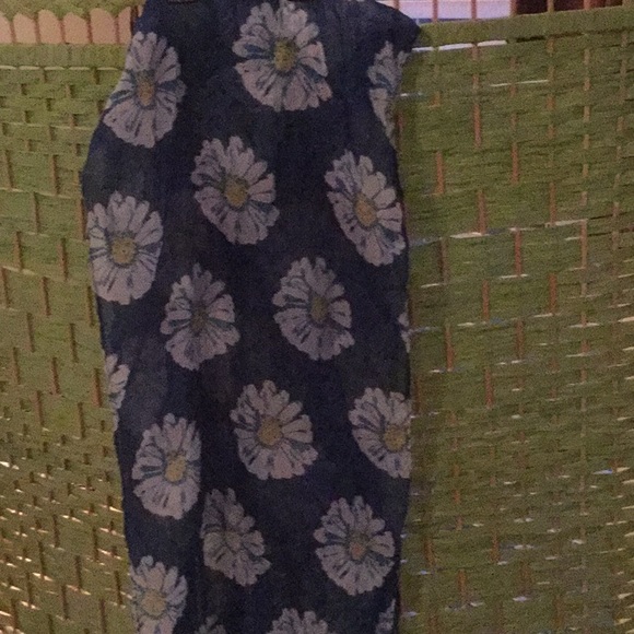 🌻NWT Too Amazing & So Much Fun Daisy Scarf Closet Must Have Makes Great Gift 🌻 - Picture 6 of 6